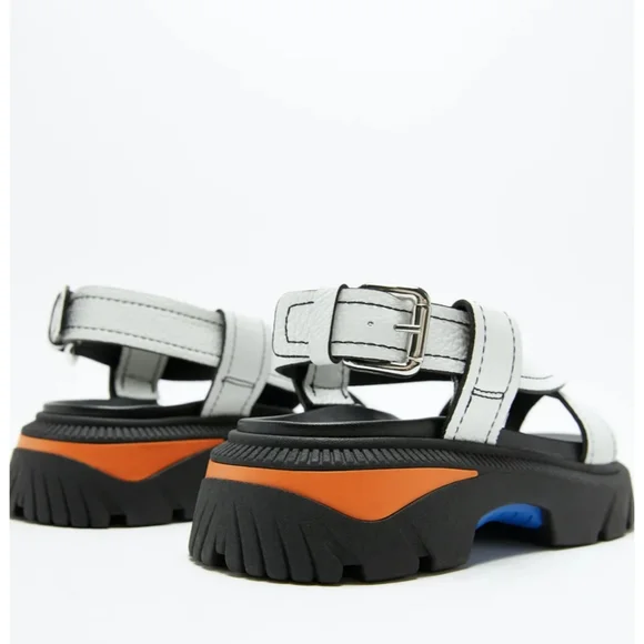 E8 BY MIISTA Krisha Black Sandals - Picture 2 of 6